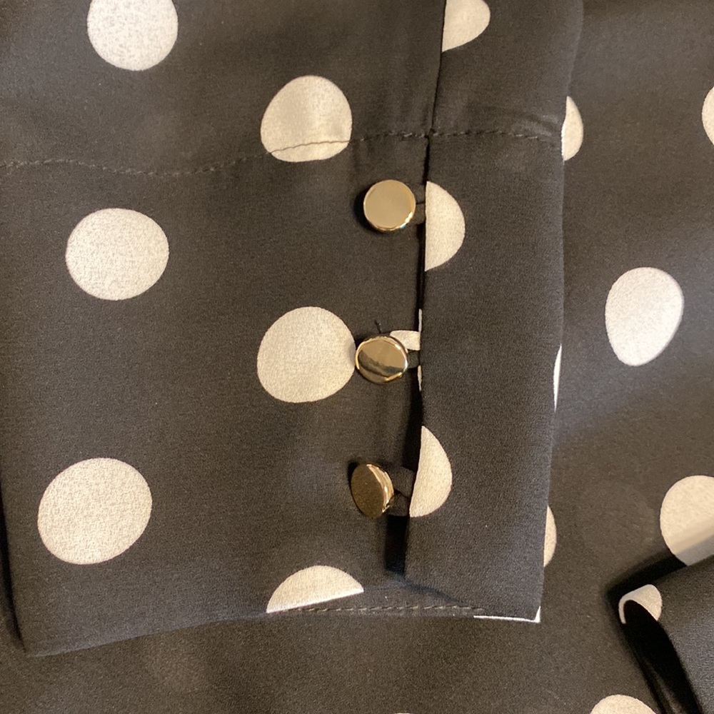 Beautiful black & white shirt. Perfect for work. Excellent condition. - Picture 6 of 8